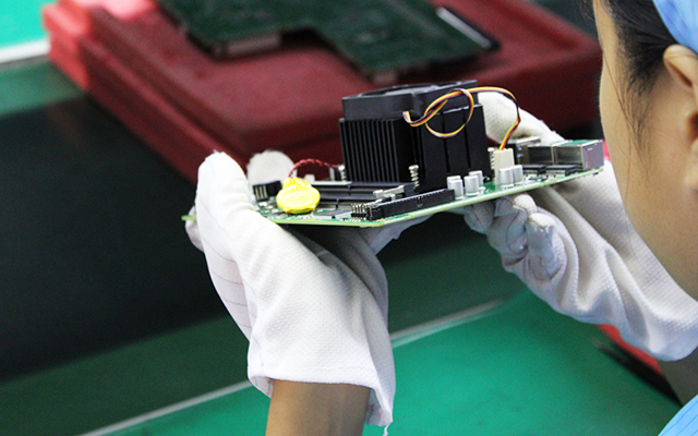 D3000M飛騰主板——強(qiáng)勁芯、多功能接口 D3000M飛騰主板——強(qiáng)勁芯、多功能接口