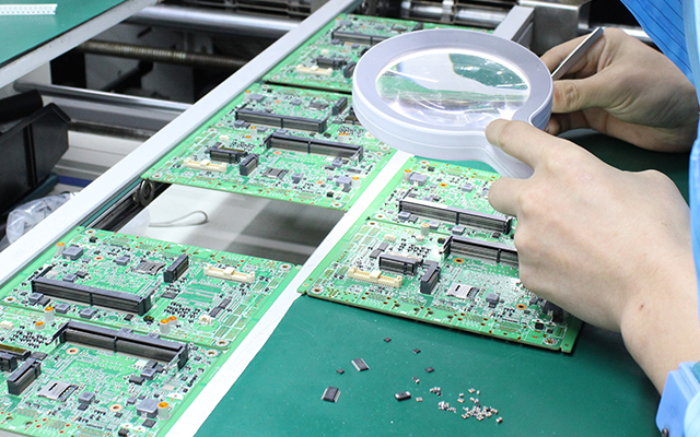 龍芯工控主板:大尺寸設(shè)計(jì)支持更多擴(kuò)展功能 龍芯工控主板:大尺寸設(shè)計(jì)支持更多擴(kuò)展功能