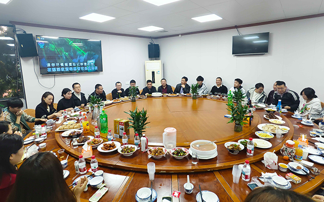 高能同行,聚力迎新|高能計算機2025年終聚會圓滿落幕 高能同行,聚力迎新|高能計算機2025年終聚會圓滿落幕